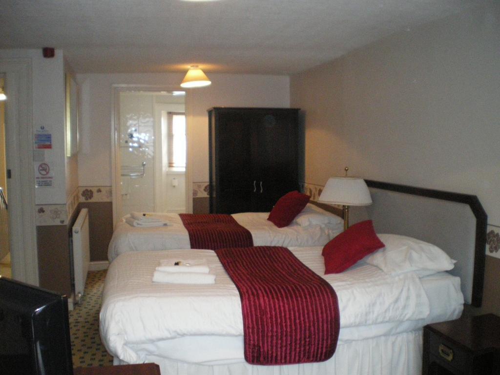 Crown Hotel Pwllheli Oda fotoğraf